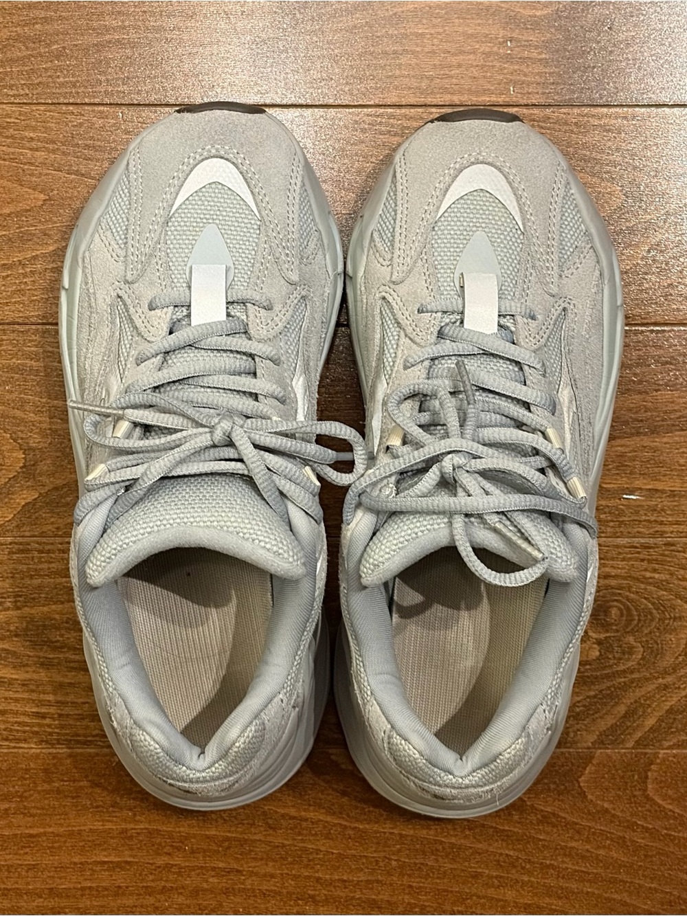 YEEZY 700 V2 Hospital Blue YOUTH US 5.5 / W US 7 - Picture 2 of 8